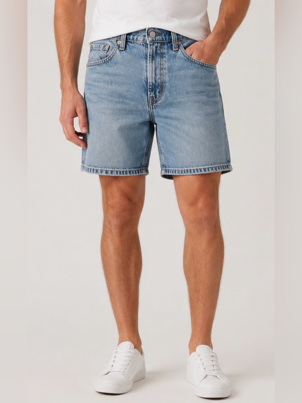 LEVI’S || 405 Light Wash Blue Denim Standard Shorts. Sz. 29